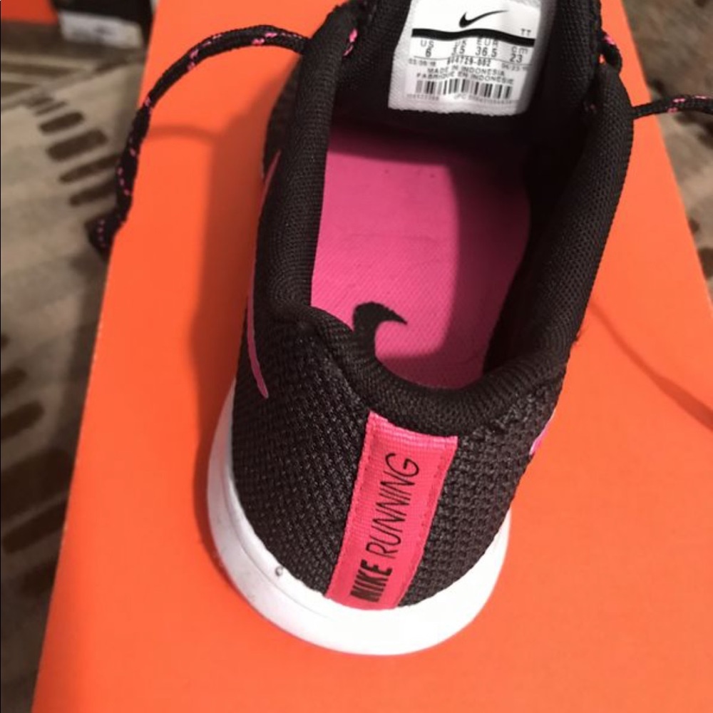 Women Nike size 6
